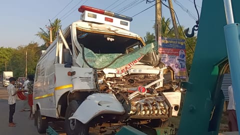 Mangled ambulance after the mishap in Thanjavur 