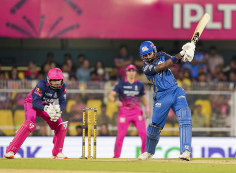 Hardik smashing against RR