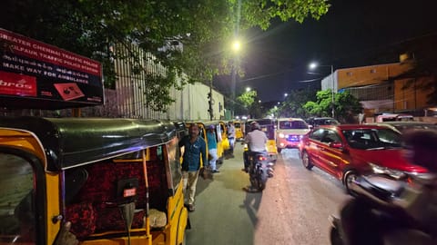 Chennai: Dispensing stations run out of LPG, push auto-rickshaw drivers into distress