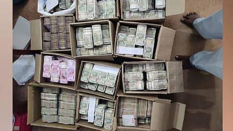 cash bundles of Rs 500 denomination were confiscated 