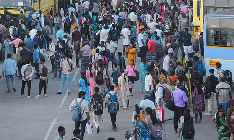 Crowds waiting for Bus in Chennai 