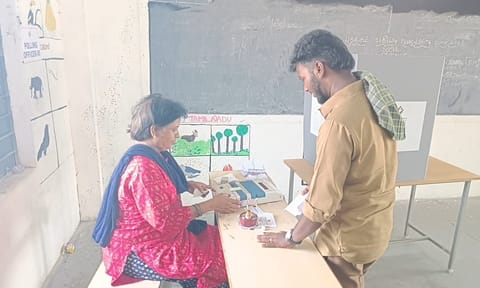 TN  bus driver stops govt bus  mid-route to vote