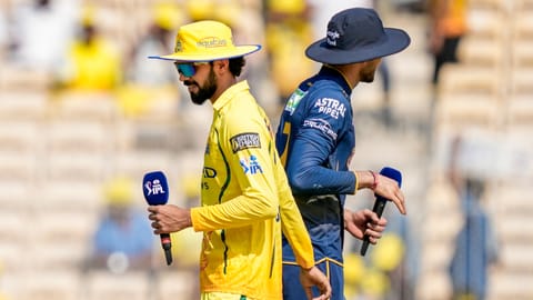 Chennai Super Kings captain Ruturaj Gaikwad, right, and Gujarat Giants captain Shubman Gill 