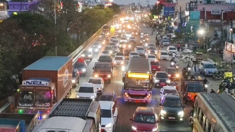 Massive congestion on the Tiruchy-Chennai National Highway 