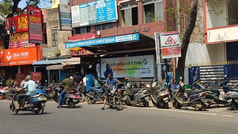 Maharani Theatre bus stop