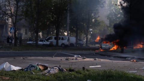 people cover bodies of civilians killed in Russia's aerial guided bomb attack in Kramatorsk, Donetsk region