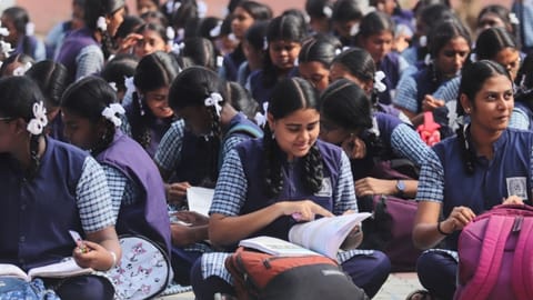Over 1,150 govt school students to get full scholarship to pursue higher education