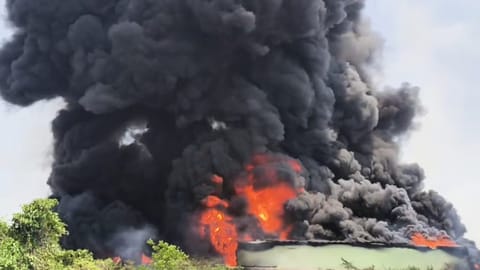 Massive fire at oil godown near Manali