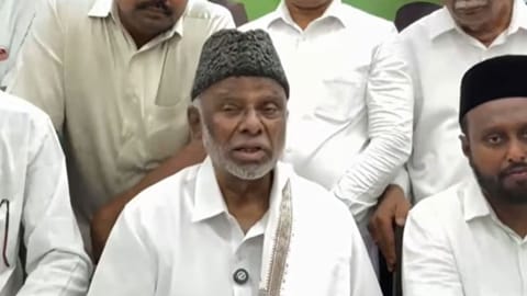 IUML chief KM Kader Mohideen addressing the media persons 