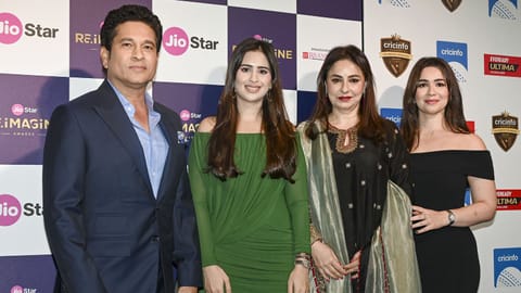 Sachin Tendulkar with his family in the 'Cricinfo Honours Awards' ceremony, in Mumbai