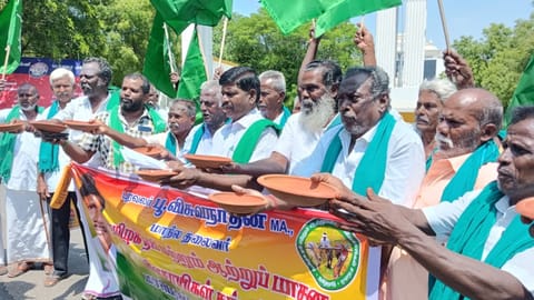 Farmers staging a 'begging' protest for crop loan waiver in Tiruchy