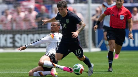 US forward Christian Pulisic and Germany forward Leroy Sané