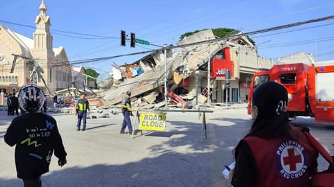 Philippine Red Cross rescuers
