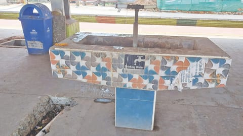 A dirty drinking water pit at a suburban railway station