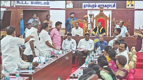 Heated exchange between Mayor Vasanthakumari and councillors at the Tambaram Corporation’s meeting on Thursday