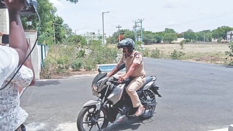 A police officer enters the PWD Circuit House in Karur to appear before the CBI team on Thursday