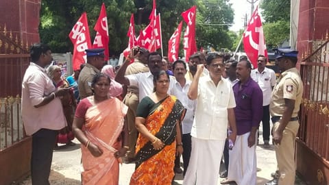 TV Koil residents and CPI members protest in Tiruchy on Monday