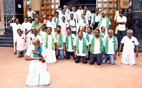 A farmer whips himself as others raise slogans over crop loan waiver on the Salem Collectorate premises, on Friday
