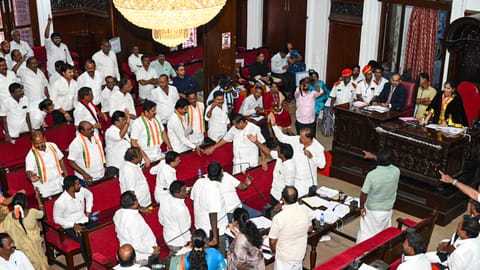 The first confrontation erupted during Zero Hour when AIADMK floor leader KPK Satheesh Kumar rose to raise civic issues in his ward