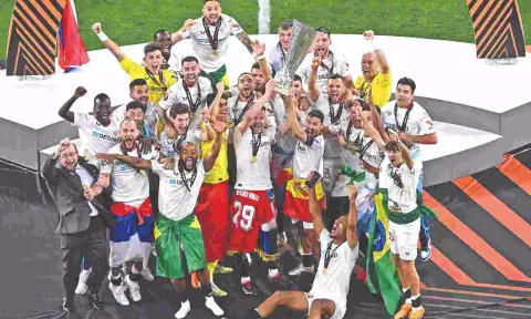 Sevilla pips Roma on penalties, wins Europa League crown