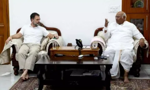 Mallikarjun Kharge and Rahul Gandhi,&nbsp; Image Credit: IANS