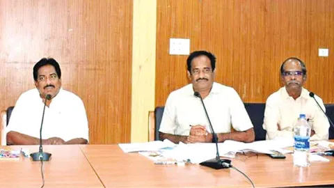 Minister P Moorthy holding a meeting with sub-registrars in Madurai on Saturday