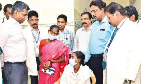 Kanniyakumari Collector PN Sridhar speaks to the patient at Government Medical College Hospital at Asaripallam