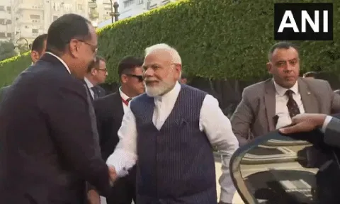 Prime Minister Narendra Modi with Egyptian PM Mostafa Madbouly&nbsp;