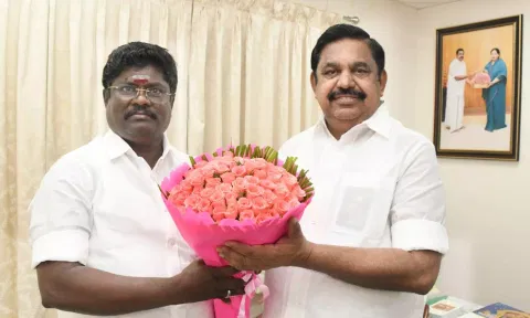 Manickam joins AIADMK (File)&nbsp;