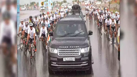 Prime Minister Narendra Modi's road show accompanied by cyclists (Photo: ANI)