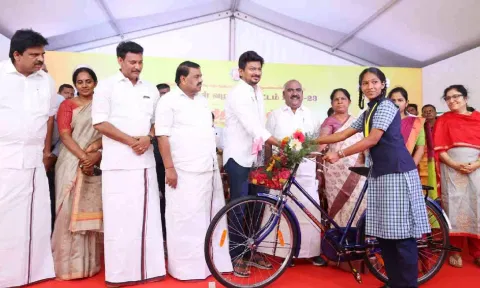 Udhayanidhi Stalin inaugurated the bicycle initiative in Chepauk-Triplicane constituency for government and government-aided students&nbsp;