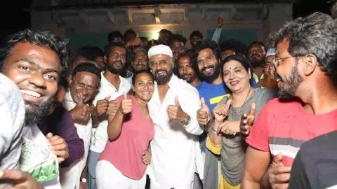 Aishwarya with Rajinikanth and the team of 'Lal Salaam' (Photo: Instagram/@aishwaryarajini)