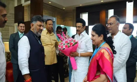 Tamil Nadu CM MK Stalin received by Karnataka Deputy Chief Minister DK Shivakumar at Bengaluru airport. (ANI)&nbsp;