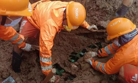NDRF team conducting search operation in Raigad landslide hit area on Saturday (ANI)