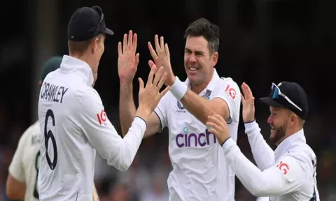 England players celebrating a wicket (Twitter/@ICC)&nbsp;