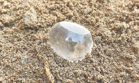 Crystal quartz unearthed in Keeladi.