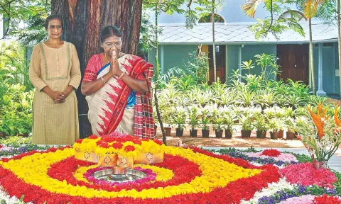 President Droupadi Murmu during her visit to Sri Aurobindo Ashram in Puducherry on Tuesday.