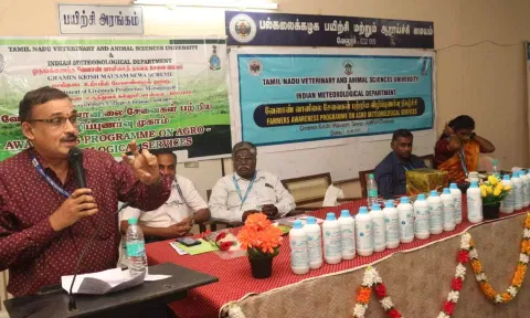 IMD’s Balachandran addressing a meeting organised by TANUVAS on agro forecasting at Vellore