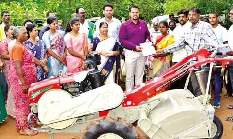 Chengapattu Collector Rahul Nadh distributes power tillers to farmers