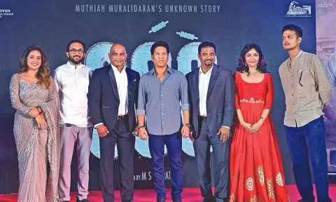(L to R) Mahima Nambiar, MS Sripathy, Sanath Jayasuriya, Sachin Tendulkar, Muttiah Muralitharan, Madhimalar and Madhurr Mittal