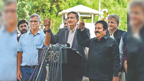 BCCI president Roger Binny with PCB president Zaka Ashraf and BCCI vice president Rajeev Shukla