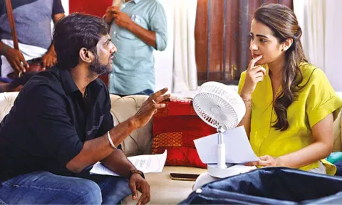 Arun Vaseegaran and Trisha discuss a scene

https://www.dtnext.in/cinema/2022/07/05/trisha-did-the-unthinkable-for-the-road-arun-vaseegaran