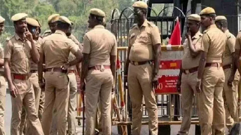 Ayyappanthangal: Police vehicle parked in middle of road irks residents