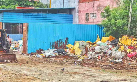 Garbage dumped outside the crematorium