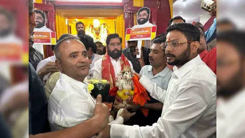 &nbsp;Eknath Shinde visited the Ganeshotsav Mandal in Lal Chowk (Photo/IANS)
