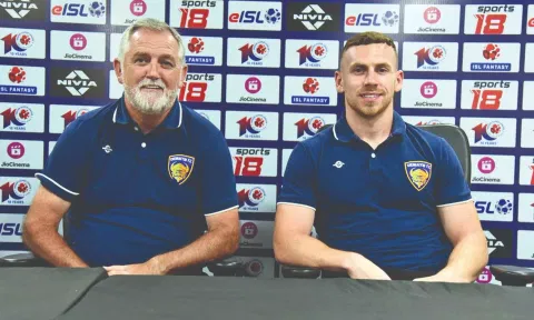 Owen Coyle and Connor Shields during pre-match conference&nbsp;
