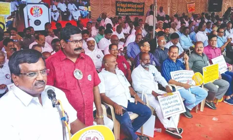 MSME stakeholders at the hunger strike at Palanganatham in Madurai on Monday