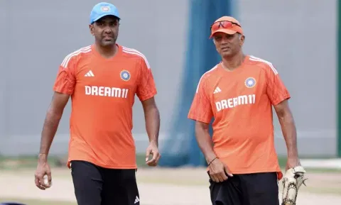 Ravichandran Ashwin and Rahul Dravid in the practice session&nbsp;
