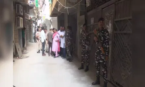 ED conducts raid at AAP MLA Amanatullah Khan's premises (Photo/ANI)