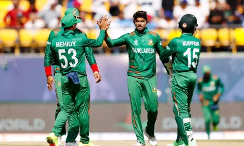Bangladesh team players celebrating a wicket. (X)